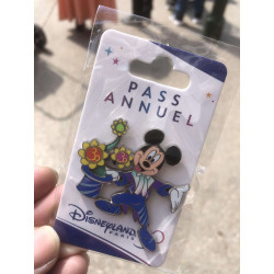 Pin pass annuel Mickey...